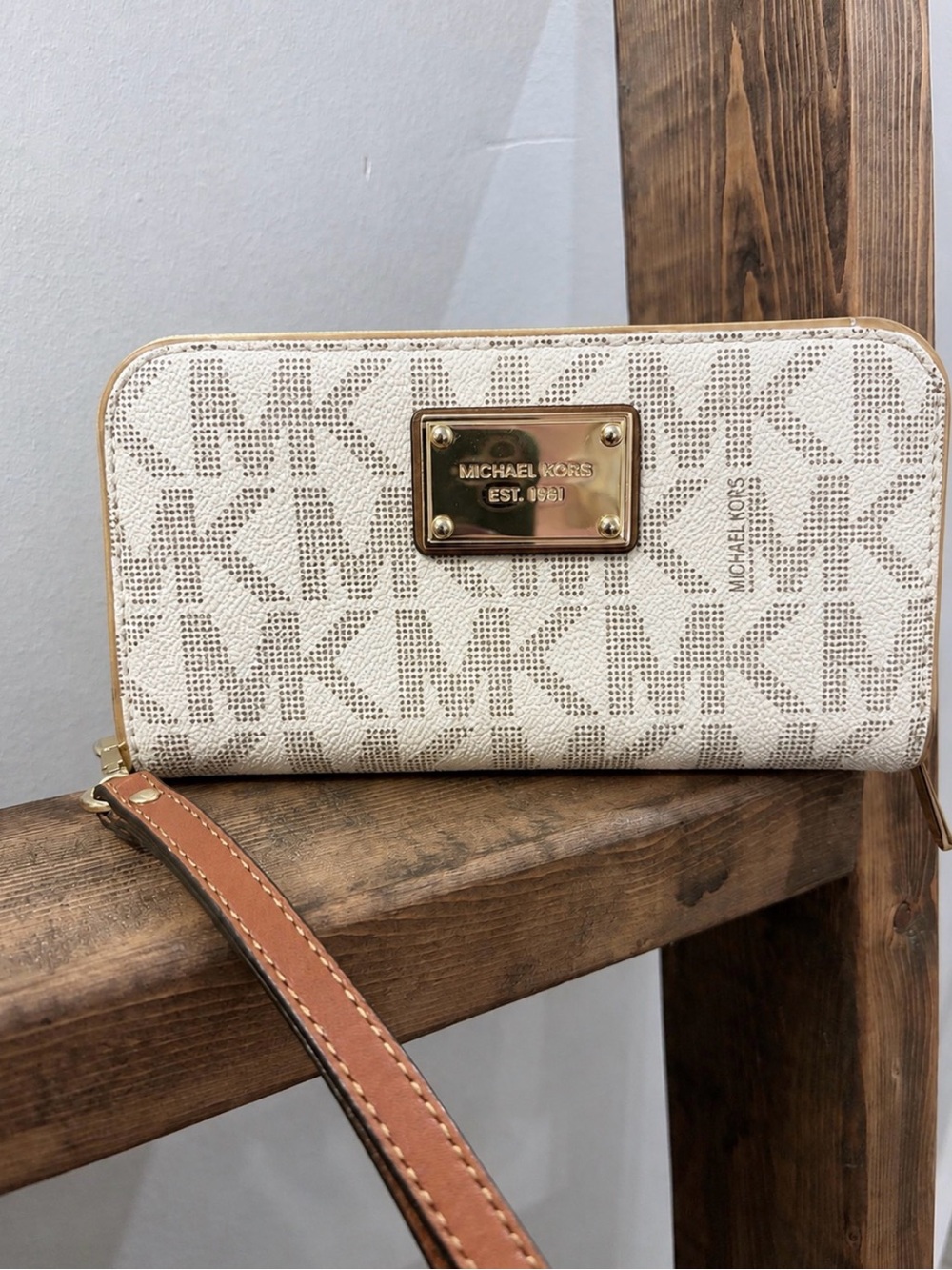 Michael Kors Jet Set Travel Continental Wristlet Wallet- Vanilla
